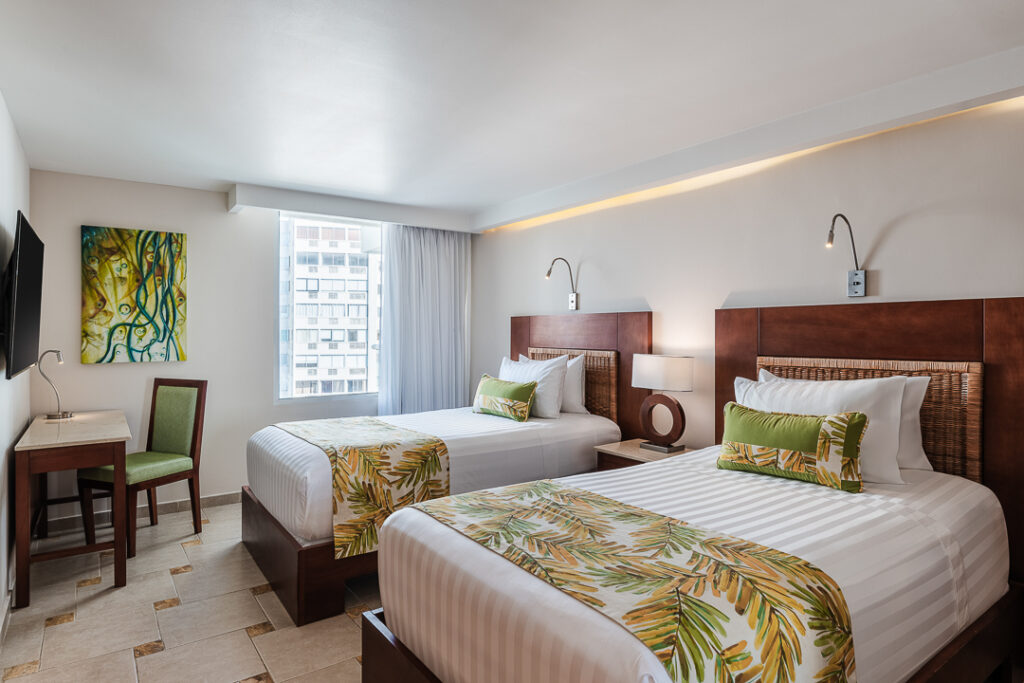 Habitación Estándar Twin con vista a la ciudad. Hotel Dann Cartagena