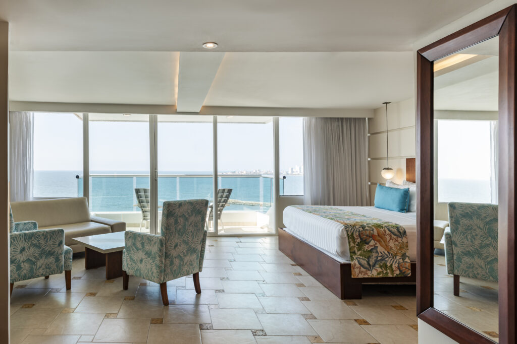 Habitación Superior King con vista al mar. Hotel Dann Cartagena