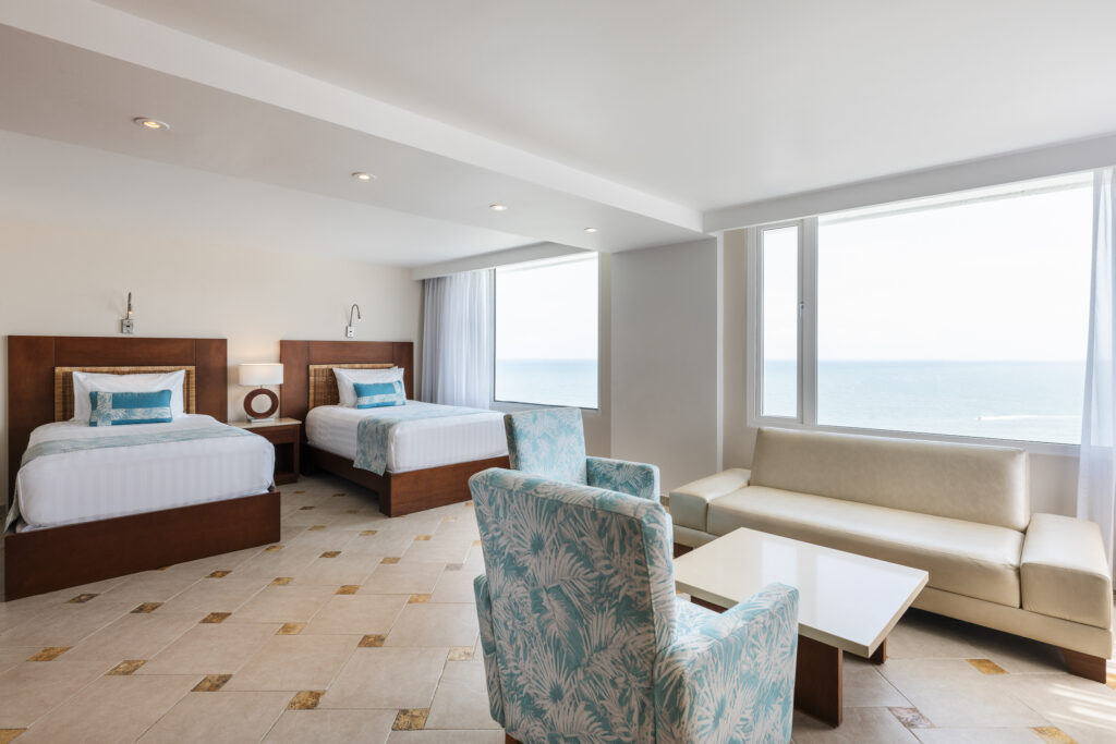 Habitación Superior Twin con vista al mar. Hotel Dann Cartagena.