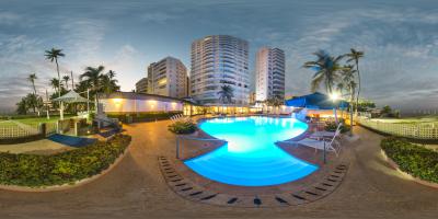 Piscina Vista Nocturna — Hotel Dann (Cartagena, Colombia)