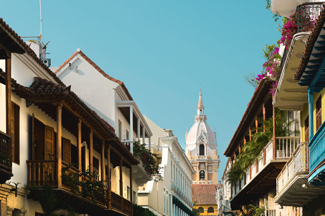 Destino pleno de romance: Cartagena, cautiva a sus visitantes con su encanto colonial y su atmósfera mágica.