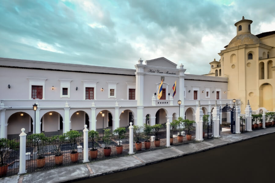 Fachada del Hotel Dann Monasterio en Popayán