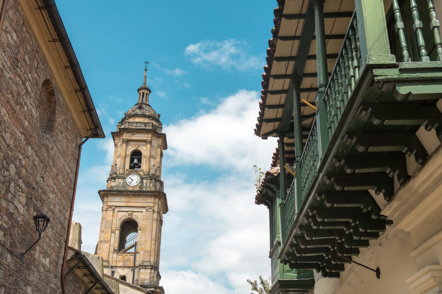 Vista de La Candelaria, barrio tradicional de Bogotá un destino de Hoteles Dann