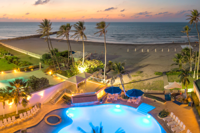 Planes de playa: si sueñas con unas vacaciones en un paraíso costero con acceso directo al mar caribe en Hotel Dann Cartagena